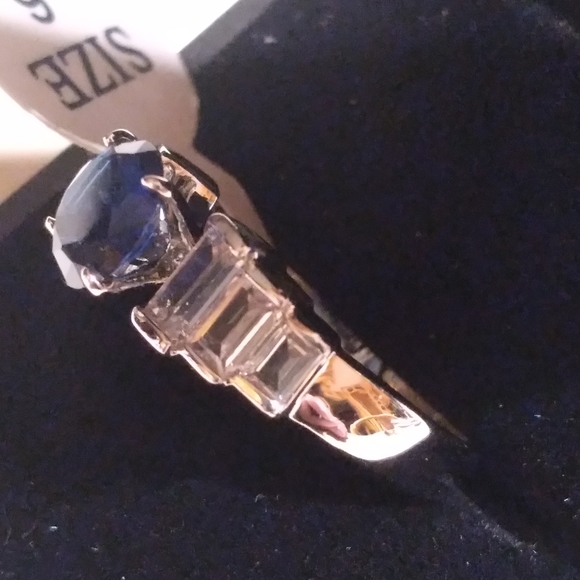 ππ Beautiful Rhodium Plated Size 6 Saphire Color CZ Ring π― - Picture 3 of 7